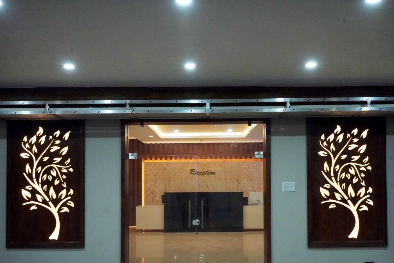 Hotel Nivetha Inn Coimbatore Buitenkant foto