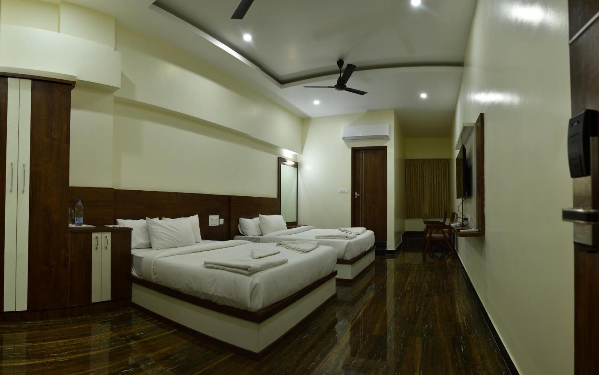 Hotel Nivetha Inn Coimbatore Buitenkant foto